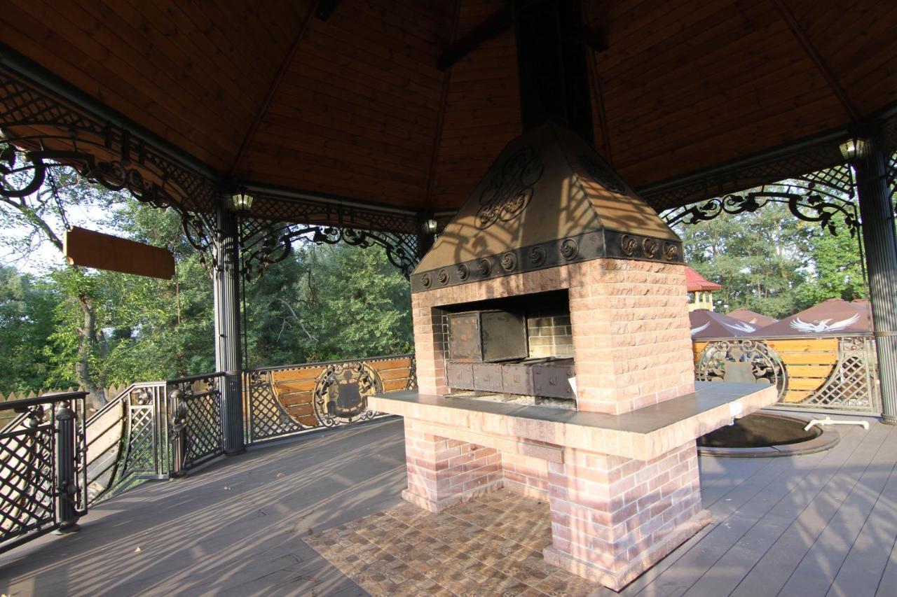 Загородный Комплекс Fort Pirnov Park Pirnove Dış mekan fotoğraf